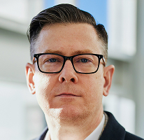 Portrét vedúceho pracovníka Alexander Hughes, CEO kryptografickej obchodnej spoločnosti